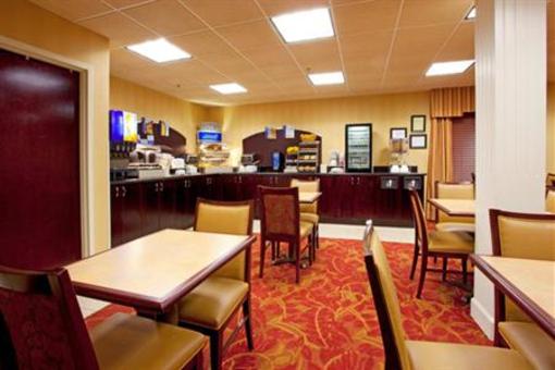 фото отеля Holiday Inn Express Port Wentworth
