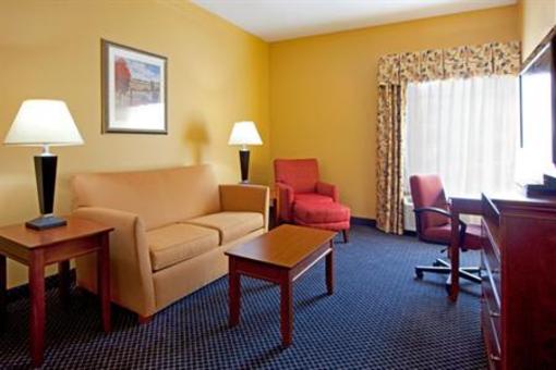 фото отеля Holiday Inn Express Port Wentworth