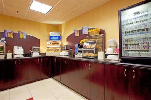 фото отеля Holiday Inn Express Port Wentworth