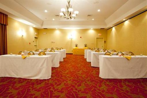 фото отеля Holiday Inn Express Port Wentworth