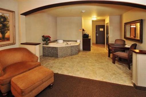 фото отеля Holiday Inn Express & Suites - The Hunt Lodge