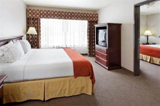 фото отеля Holiday Inn Express & Suites - The Hunt Lodge
