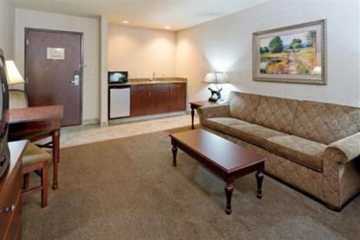 фото отеля Holiday Inn Express & Suites - The Hunt Lodge