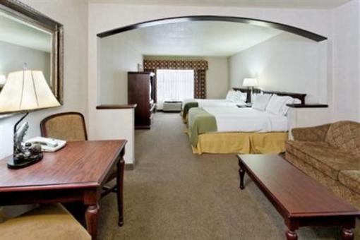 фото отеля Holiday Inn Express & Suites - The Hunt Lodge
