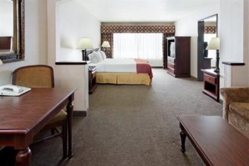 фото отеля Holiday Inn Express & Suites - The Hunt Lodge