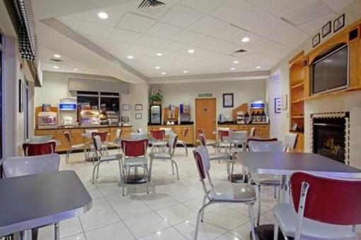 фото отеля Holiday Inn Express Hotel & Suites Mooresville - Lake Norman