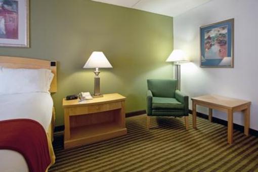 фото отеля Holiday Inn Express Hotel & Suites Mooresville - Lake Norman