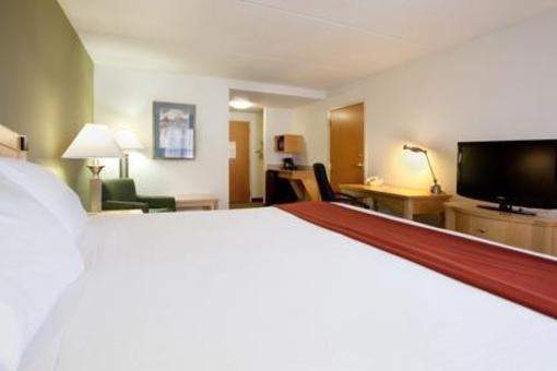 фото отеля Holiday Inn Express Hotel & Suites Mooresville - Lake Norman