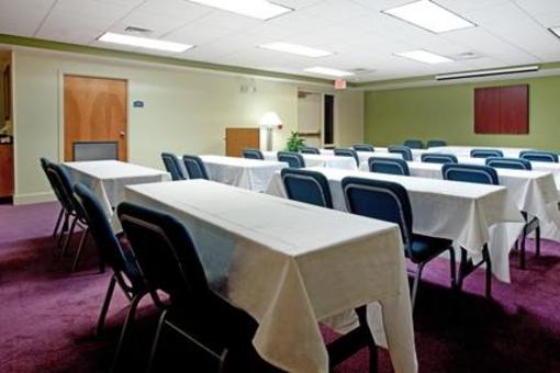 фото отеля Holiday Inn Express Hotel & Suites Mooresville - Lake Norman