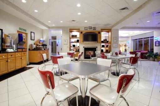 фото отеля Holiday Inn Express Hotel & Suites Mooresville - Lake Norman
