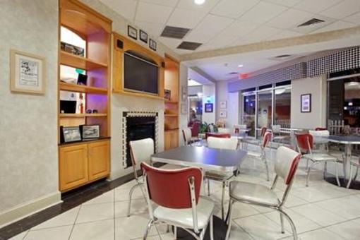 фото отеля Holiday Inn Express Hotel & Suites Mooresville - Lake Norman