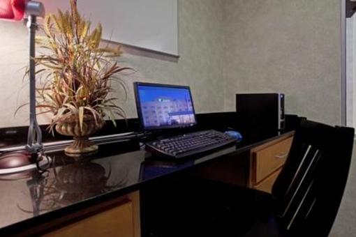 фото отеля Holiday Inn Express Hotel & Suites Mooresville - Lake Norman