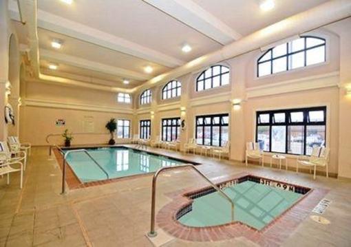 фото отеля Comfort Inn & Suites Airport-American Way