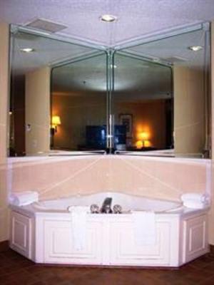 фото отеля Holiday Inn Express Hotel & Suites North Little Rock