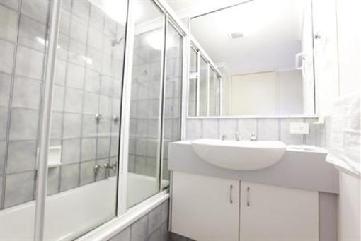 фото отеля Cannes Court Apartments Gold Coast