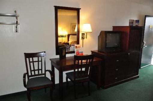 фото отеля Super 8 Anaheim Near Disneyland