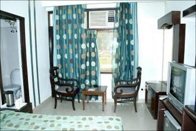 фото отеля Hotel Royale Residency
