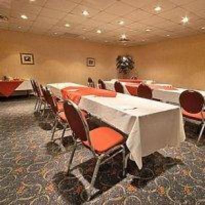 фото отеля Park Inn & Suites Montreal Airport