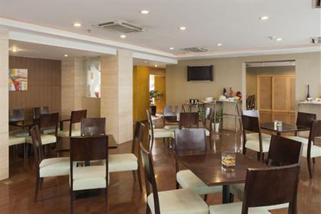 фото отеля Holiday Inn Express Tianjin Airport
