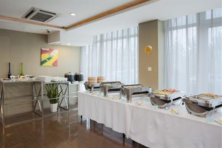 фото отеля Holiday Inn Express Tianjin Airport