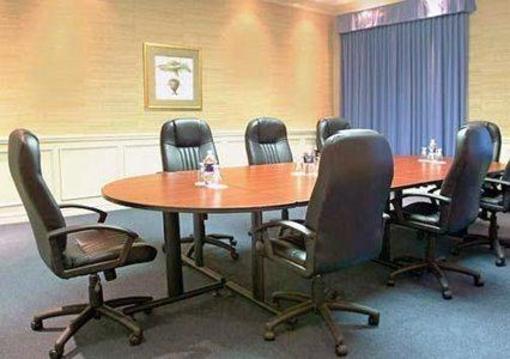 фото отеля Quality Suites Montreal Aeroport