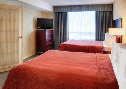 фото отеля Quality Suites Montreal Aeroport