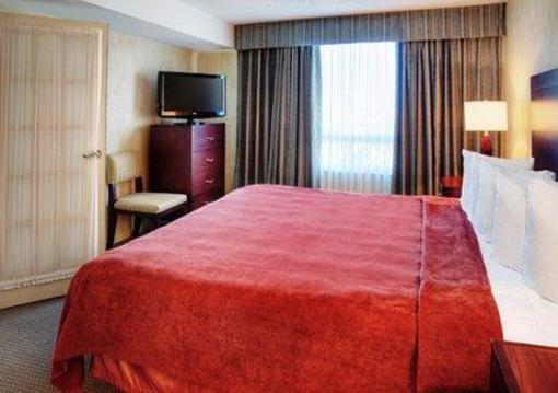 фото отеля Quality Suites Montreal Aeroport