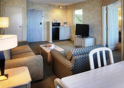 фото отеля Quality Suites Montreal Aeroport