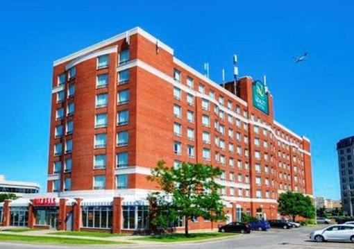 фото отеля Quality Suites Montreal Aeroport