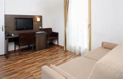 фото отеля Residhome Aparthotel Asnieres-sur-Seine