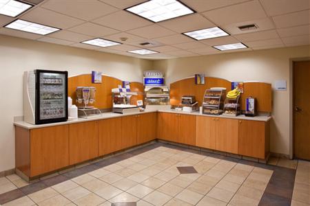 фото отеля Holiday Inn Express & Suites Seattle Sea-Tac Airport