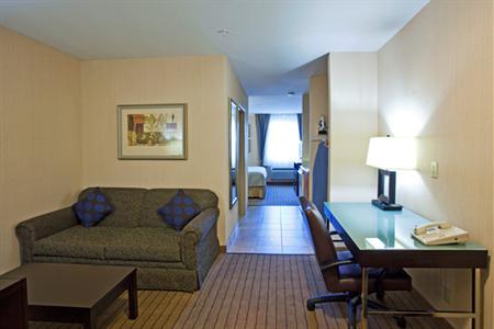 фото отеля Holiday Inn Express & Suites Seattle Sea-Tac Airport