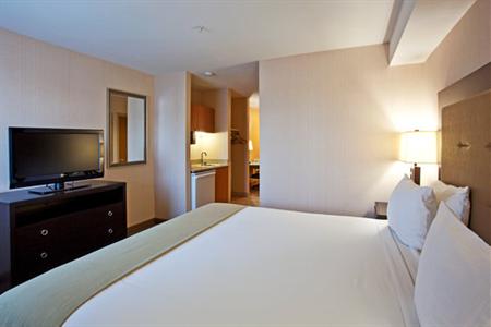 фото отеля Holiday Inn Express & Suites Seattle Sea-Tac Airport