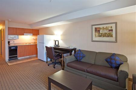 фото отеля Holiday Inn Express & Suites Seattle Sea-Tac Airport