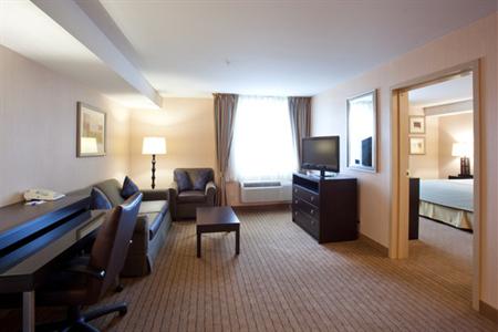 фото отеля Holiday Inn Express & Suites Seattle Sea-Tac Airport