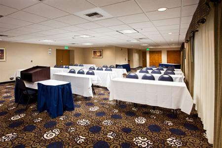 фото отеля Holiday Inn Express & Suites Seattle Sea-Tac Airport