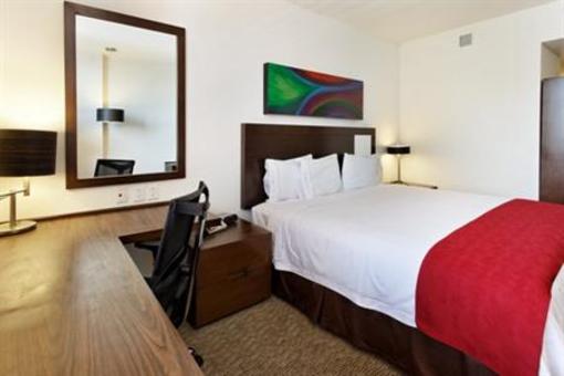 фото отеля Holiday Inn Express Guadalajara UAG