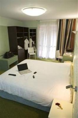 фото отеля Logis Le Rabelais Hotel