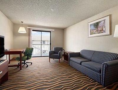 фото отеля Howard Johnson Inn & Suites Tacoma Joint Base Lewis McChord