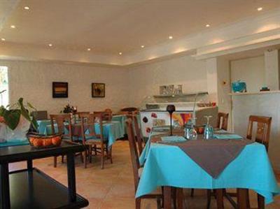 фото отеля Hotel San Francescu Santa-Lucia-di-Moriani