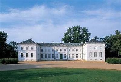 фото отеля Hotel Schloss Neuhardenberg