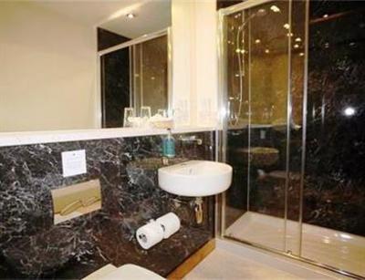 фото отеля Crossways Inn
