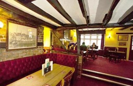 фото отеля Crossways Inn