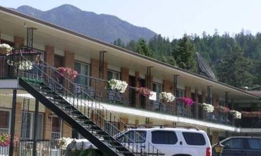фото отеля Park Inn Radium Hot Springs