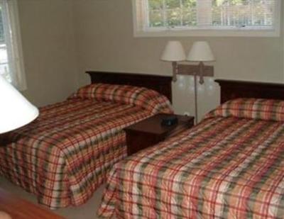 фото отеля Chief Golf Cottages Bellaire