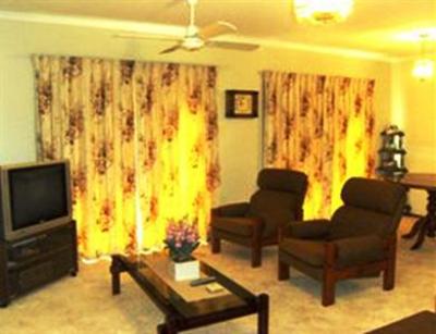 фото отеля Lone Pine Motel