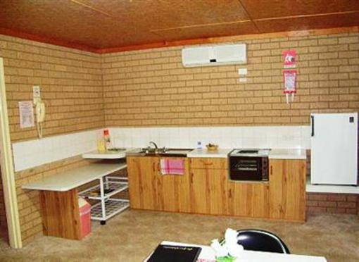 фото отеля Lone Pine Motel