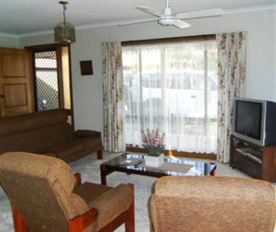 фото отеля Lone Pine Motel