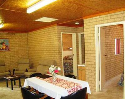 фото отеля Lone Pine Motel