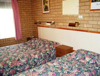 фото отеля Lone Pine Motel